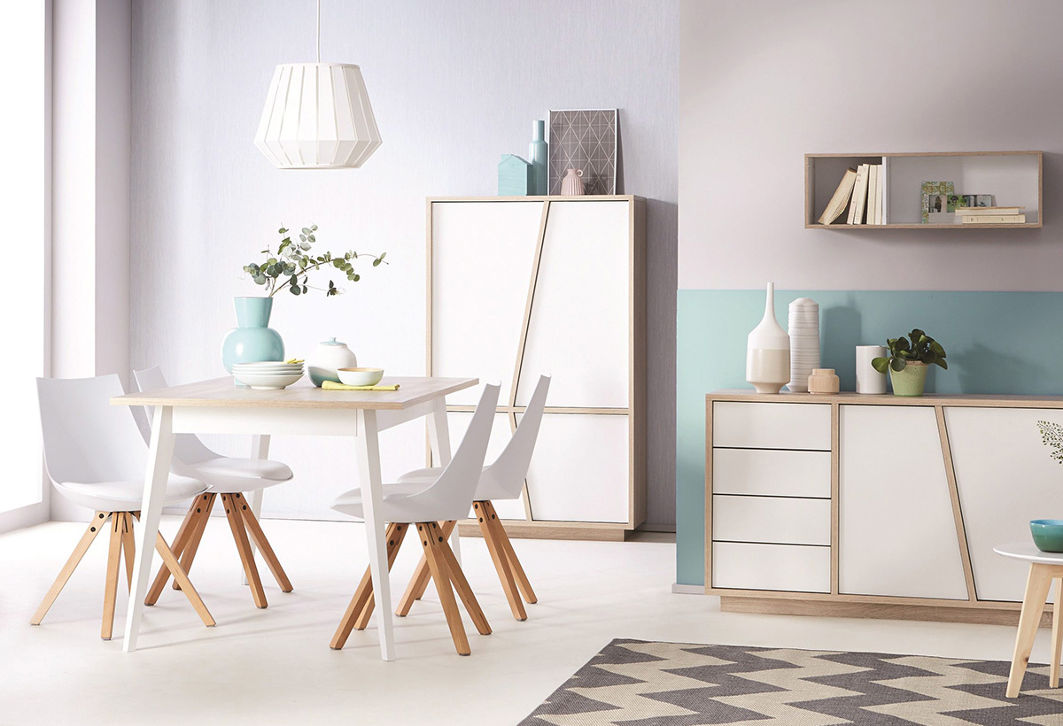 chaises arrondies blanches