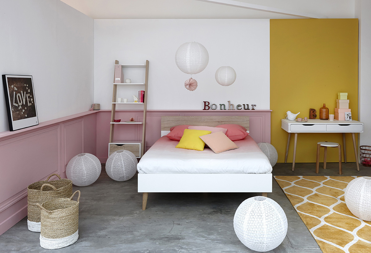 chambre déco moderne colorée
