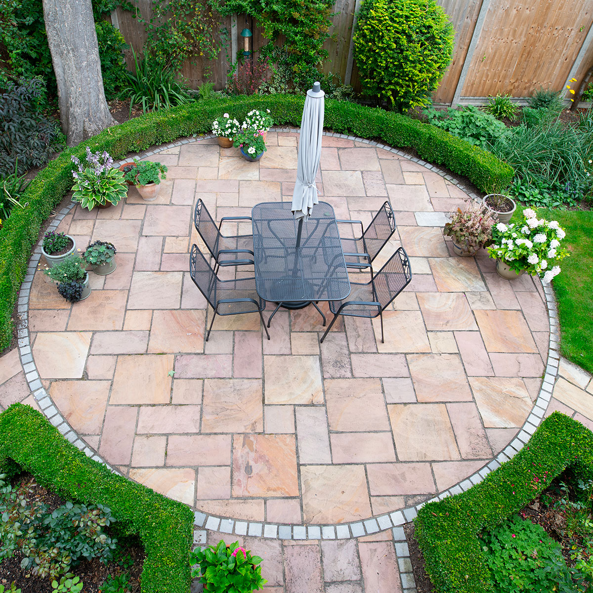 Poser des dalles de jardin sur de la terre Blog BUT Poser des dalles de jardin sur de la terre Blog BUT