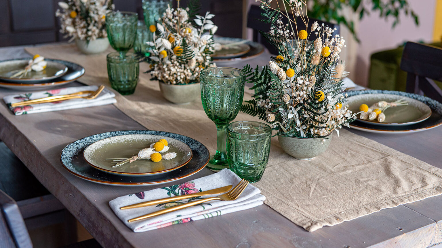 idees decoration table de paques moderne