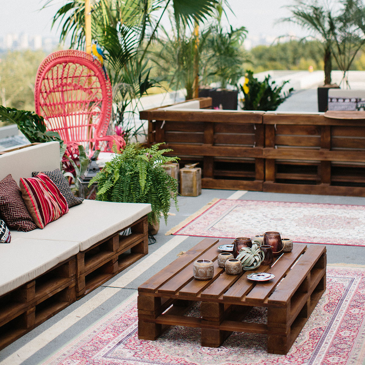 nos-id-es-de-salons-de-jardin-modernes-en-palettes-blog-but