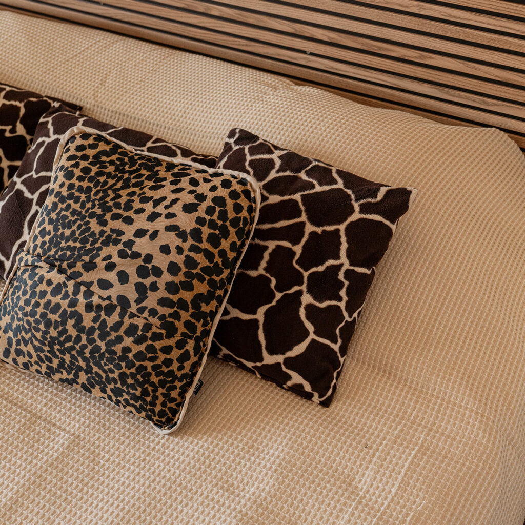 coussin leopard coussin leopard chic