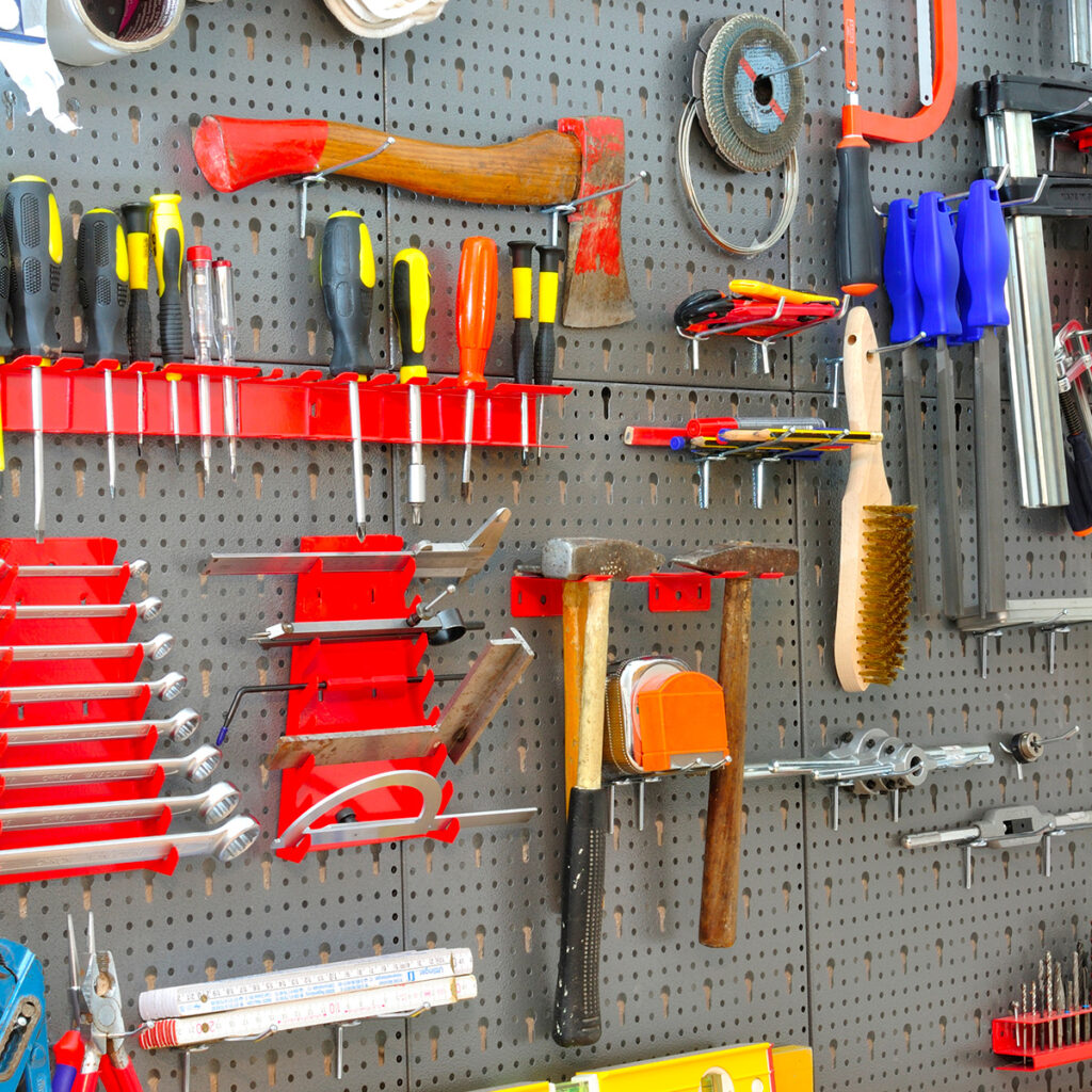 panneau perfore bricolage amenagement cave
