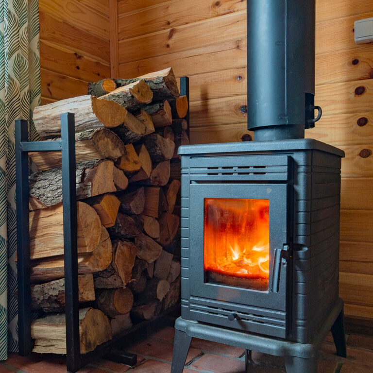 idees pour habiller mur poele bois