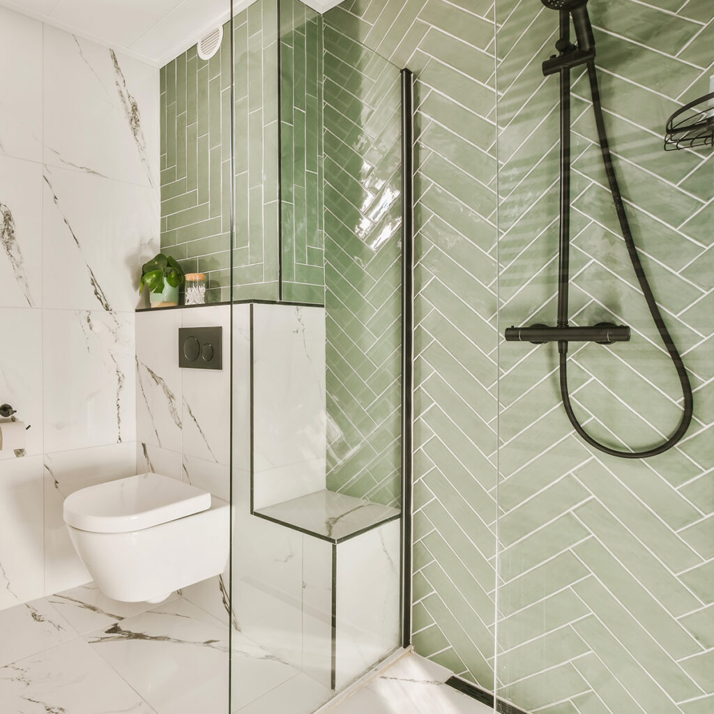 carrelage mural vert salle de bains cocooning
