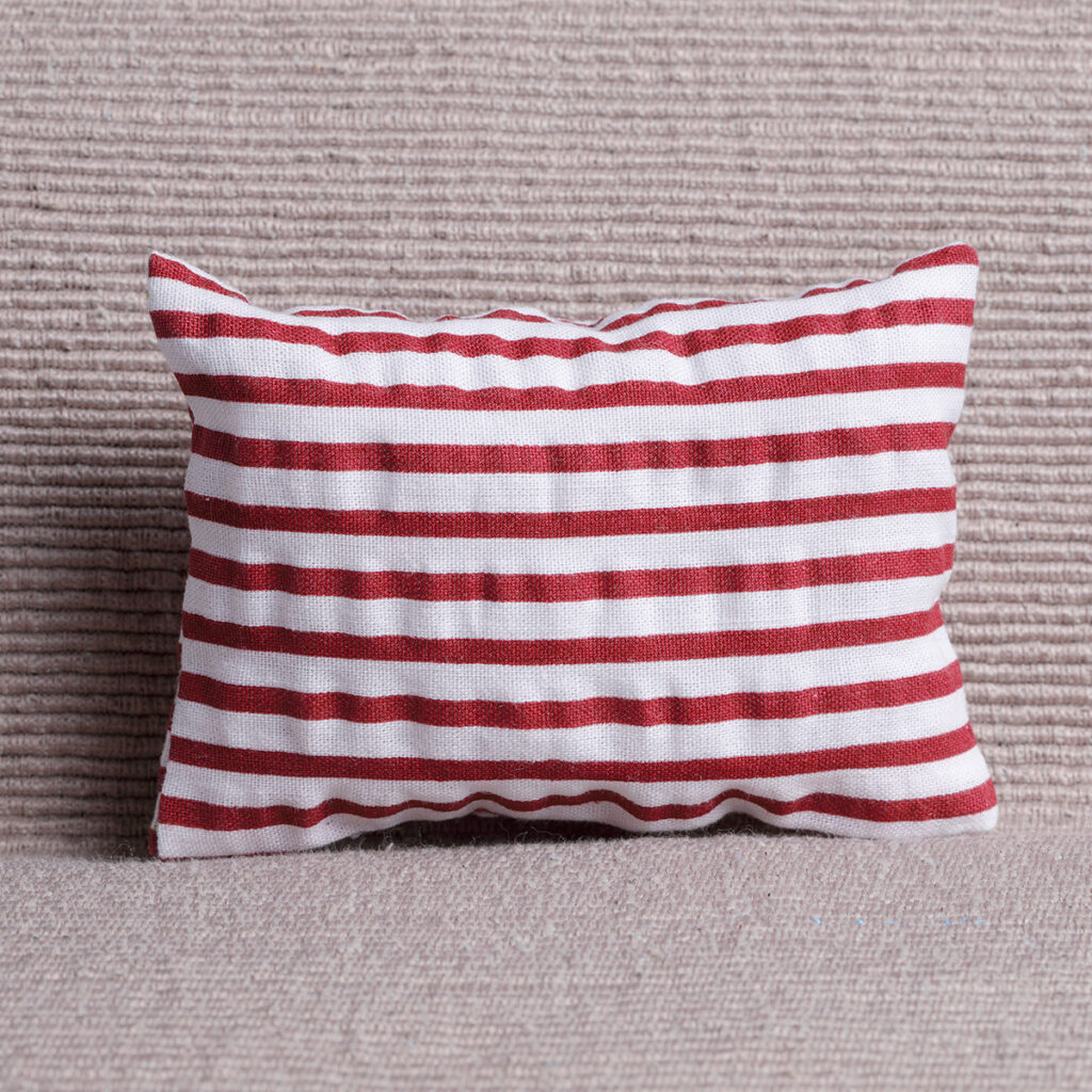 rayures rouges coussin decoration dynamique