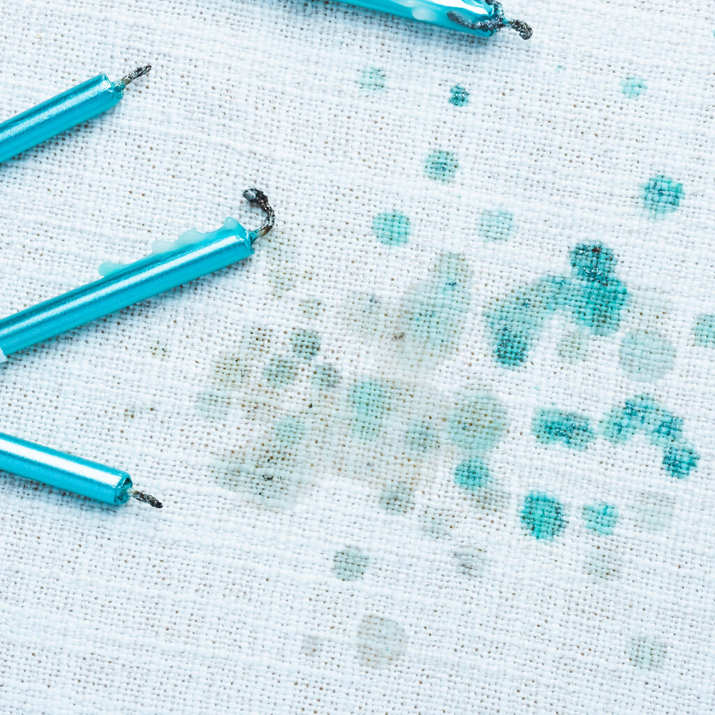 enlever cire bougie coloree nappe