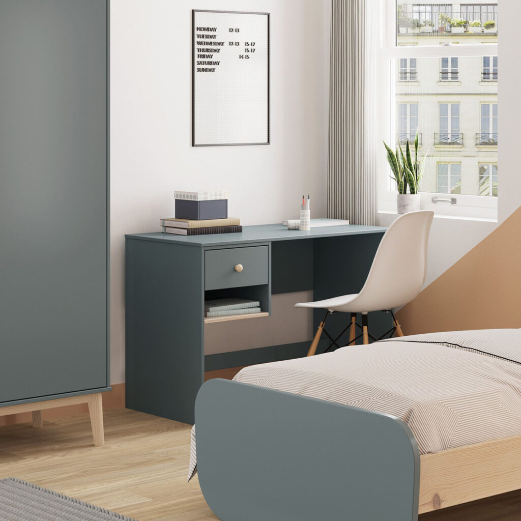 materiel scolaire bien organise bureau