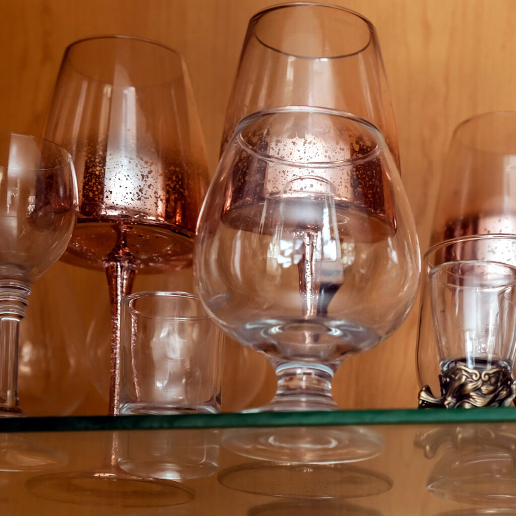 organisation verres vitrine vaisselier