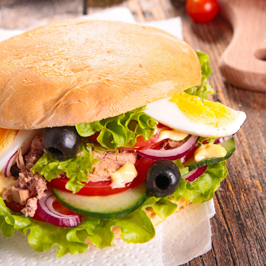 sandwich pan bagnat lunch box