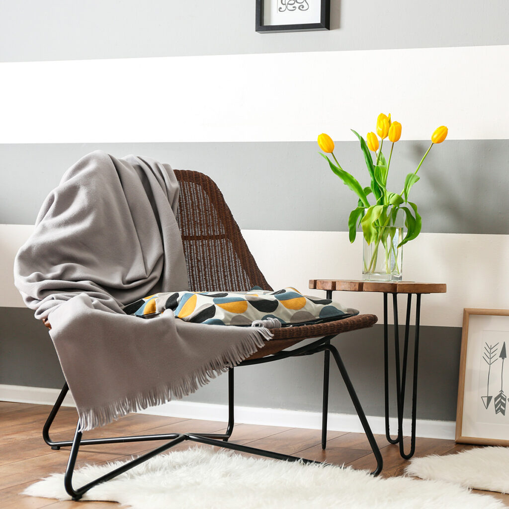 rayures grises larges salon contemporain