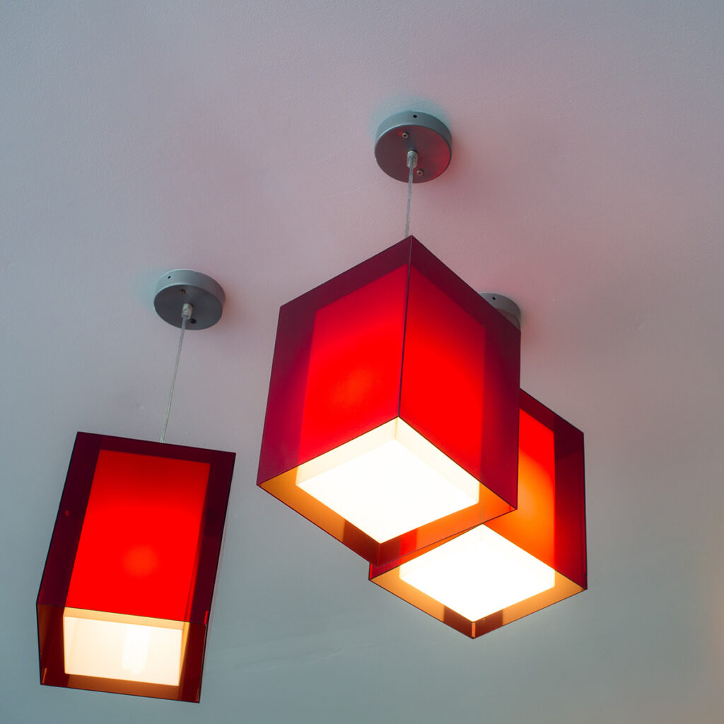 suspensions rouges decoration primarycore