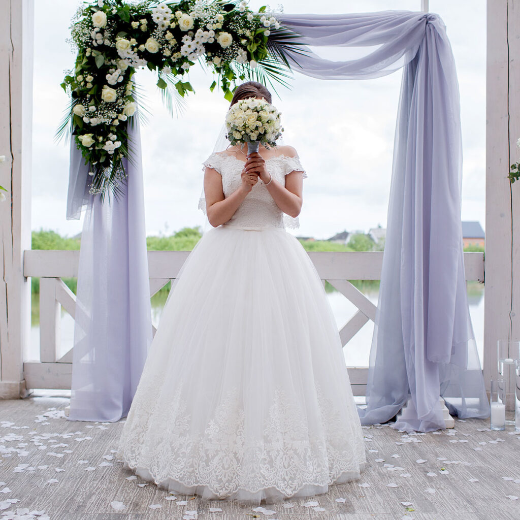 arche fleurie voilage mariage laique