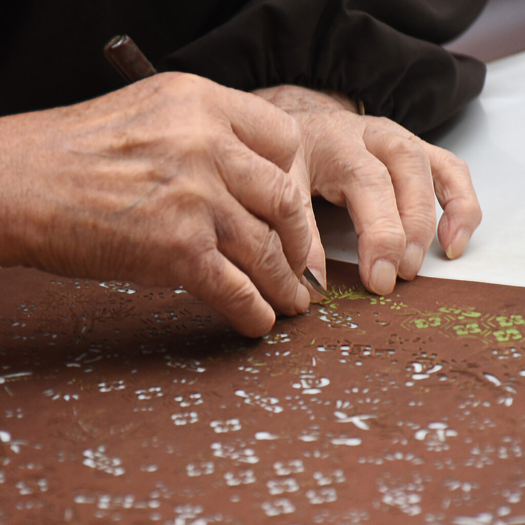 creer pochoir customisation nappe