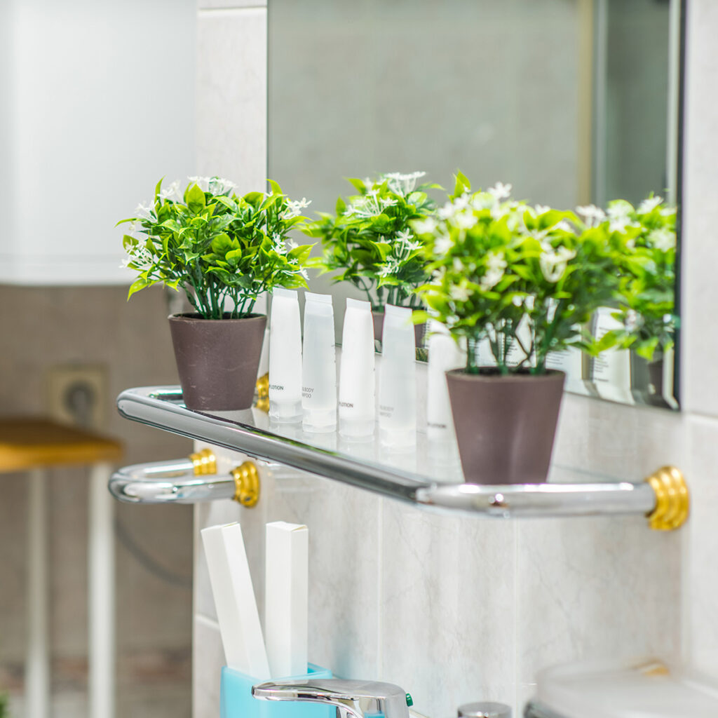 etagere or argent salle de bains