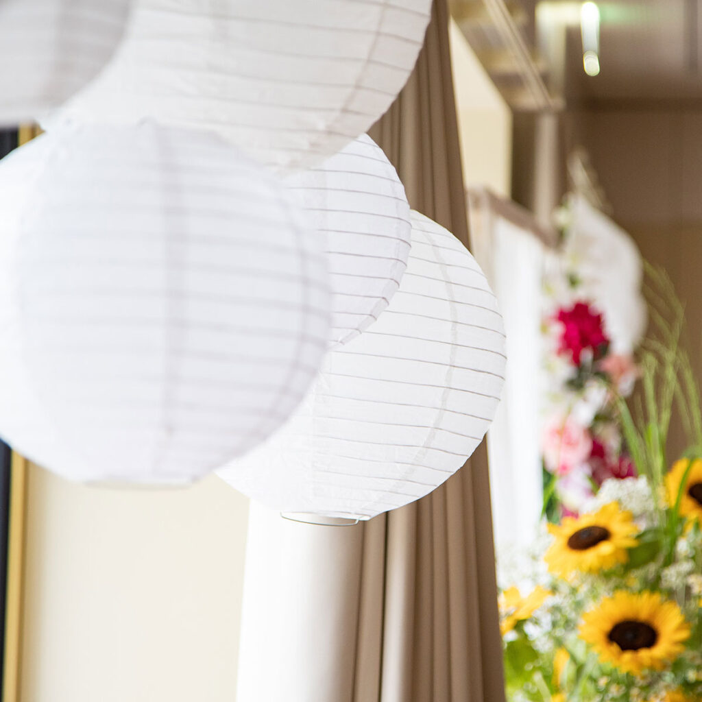 lanternes papier suspendues mariage laique