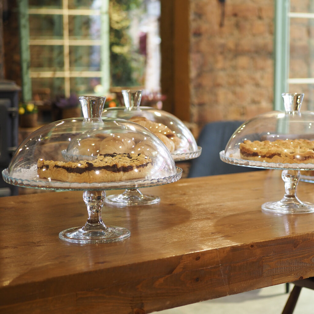 presentoirs gateau cloche chic