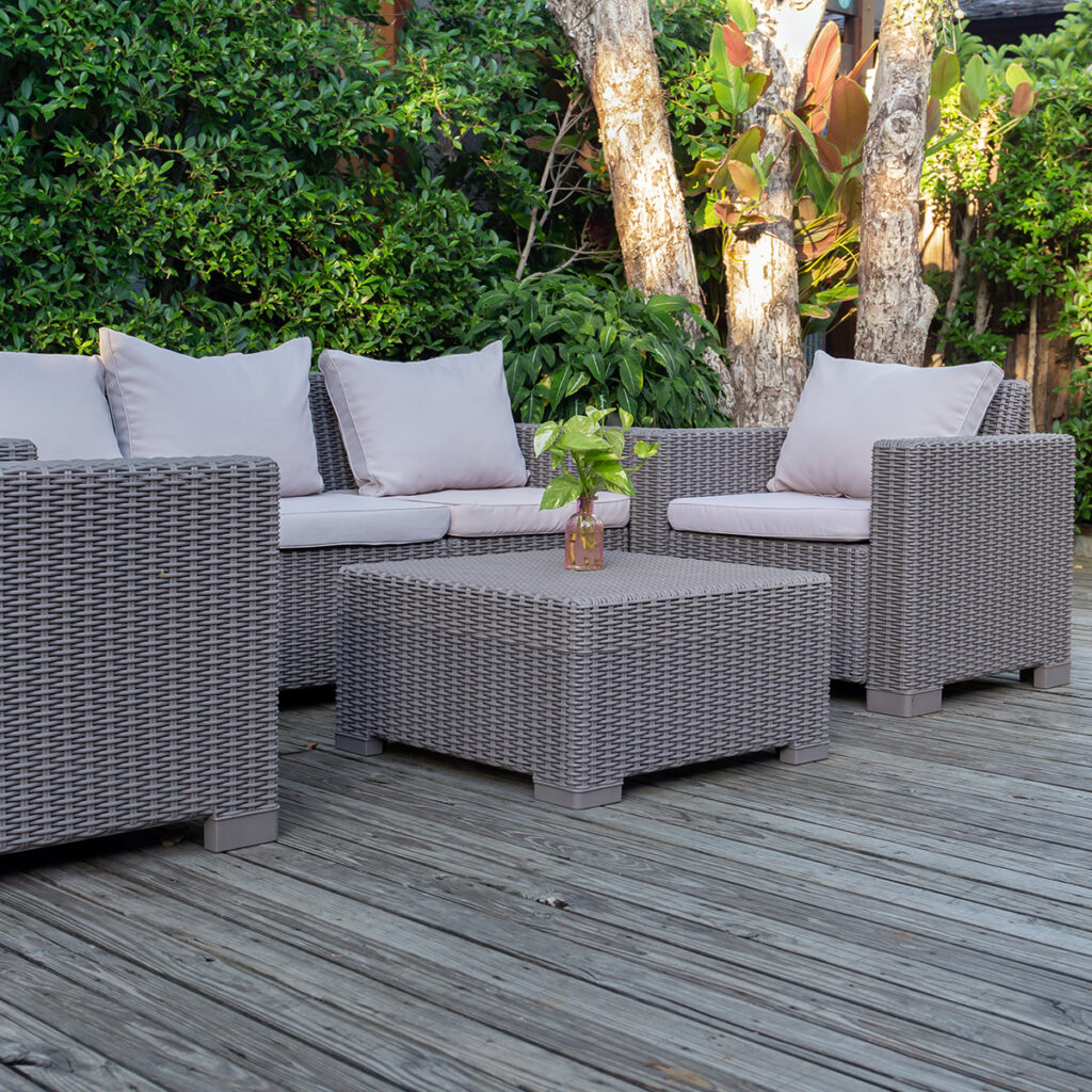 salon de jardin resine compact elegant
